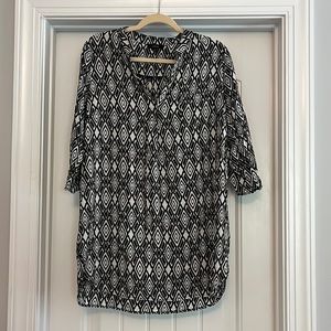 Aakaa | Black and White Tunic Blouse